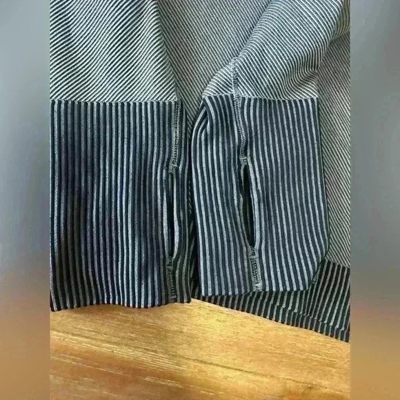 Lululemon crew neck - Picture 4 of 8